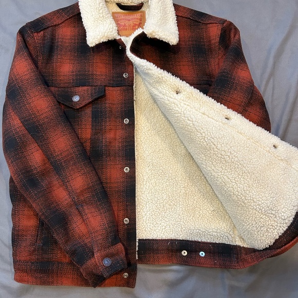 Levi's Plaid Sherpa Trucker Jacket (LIKE NEW) - Picture 4 of 7
